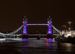 Illustration for article titled London Bridge Dons an LED Gown for Queen's Diamond Jubilee